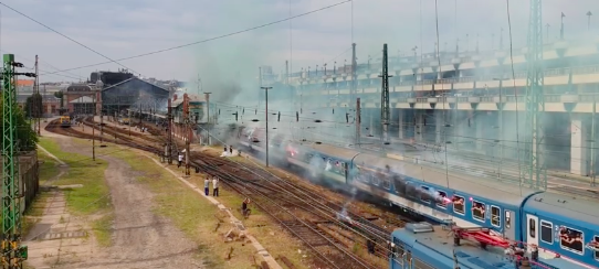 “Lángokban” a Fradi-szurkolókat Zágrábba szállító vonat – VIDEÓ