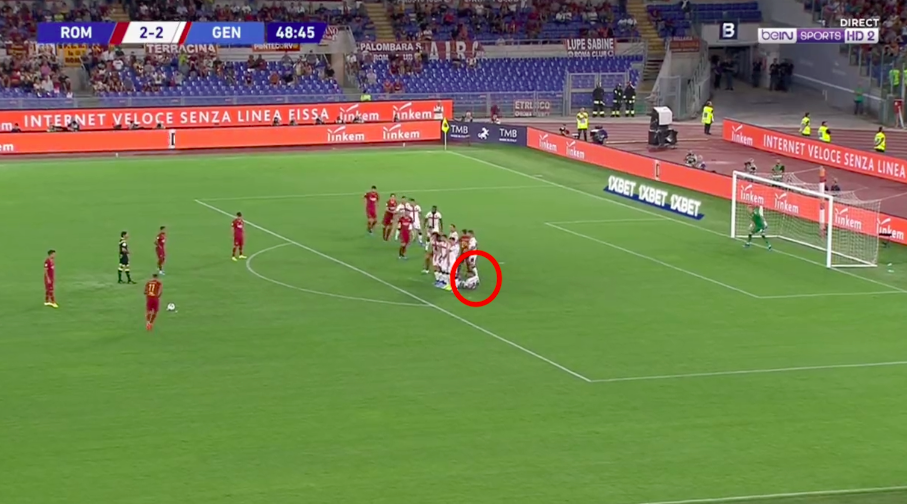 Szenzációs gólt lőtt az AS Roma, pedig az ellenfél játékosa a sorfal alá is befeküdt – VIDEÓ