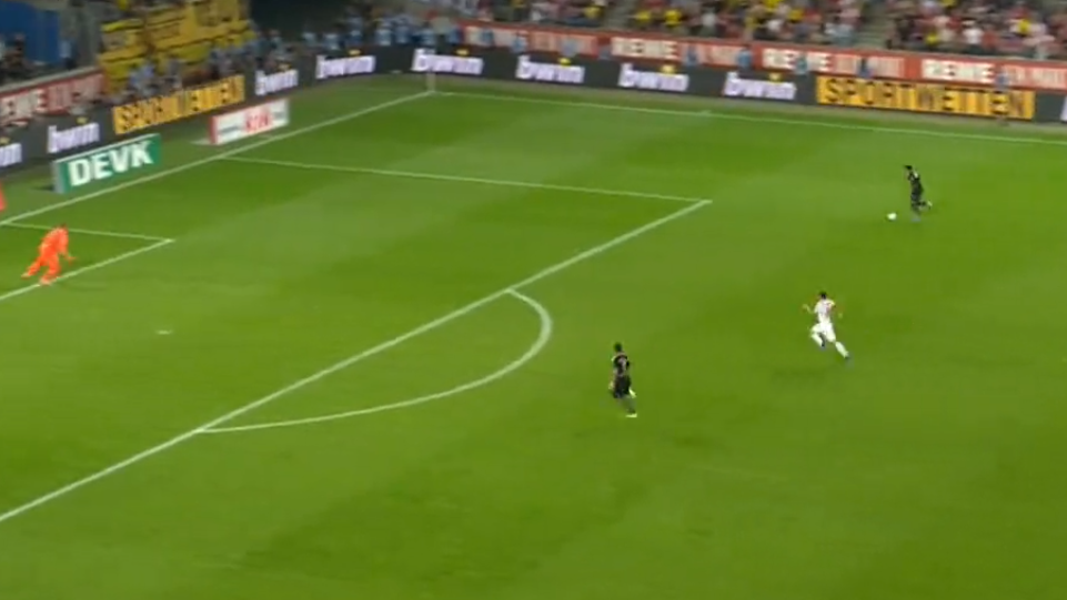 Ez történik, ha a Dortmund passzkirálya gólt akar rúgatni valakivel – VIDEÓ