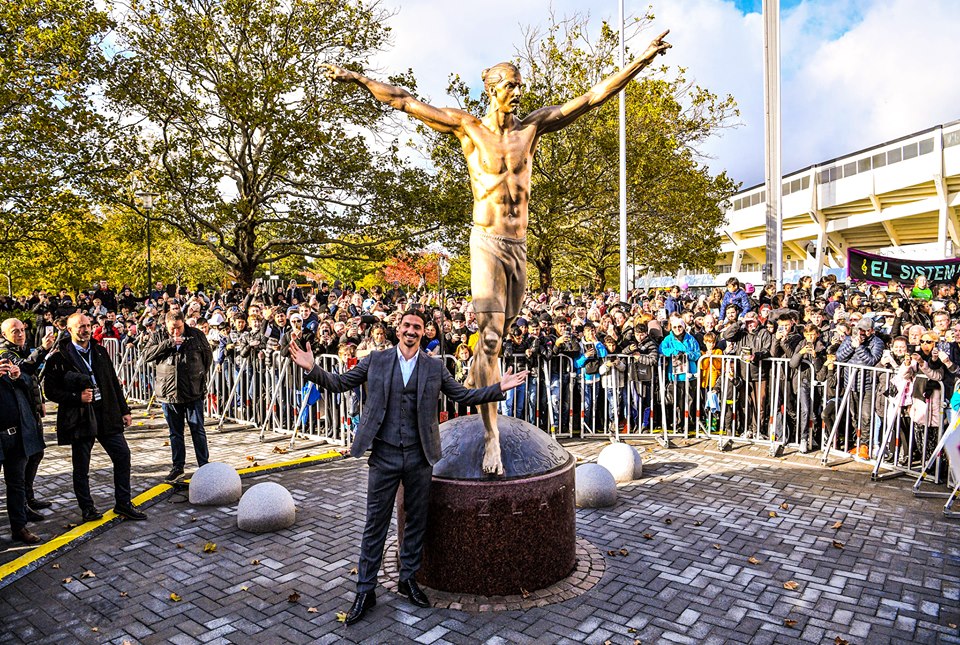 Ibra a világ legnagyképűbb dumájával adta át a saját szobrát, ami nem lett szép – FOTÓK