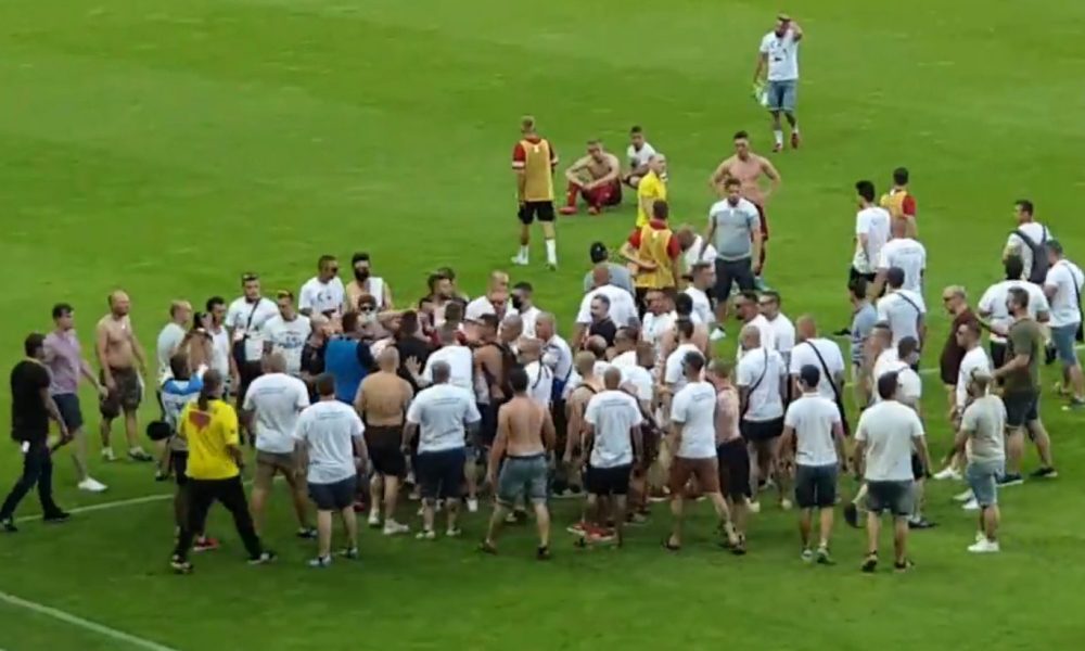 A szurkolók megtépték a játékosokat, drámai jelenetek Debrecenben – VIDEÓ