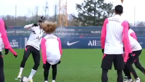 Lélekromboló! Neymar egy mozdulattal taccsra vágta a PSG új csillagát – VIDEÓ