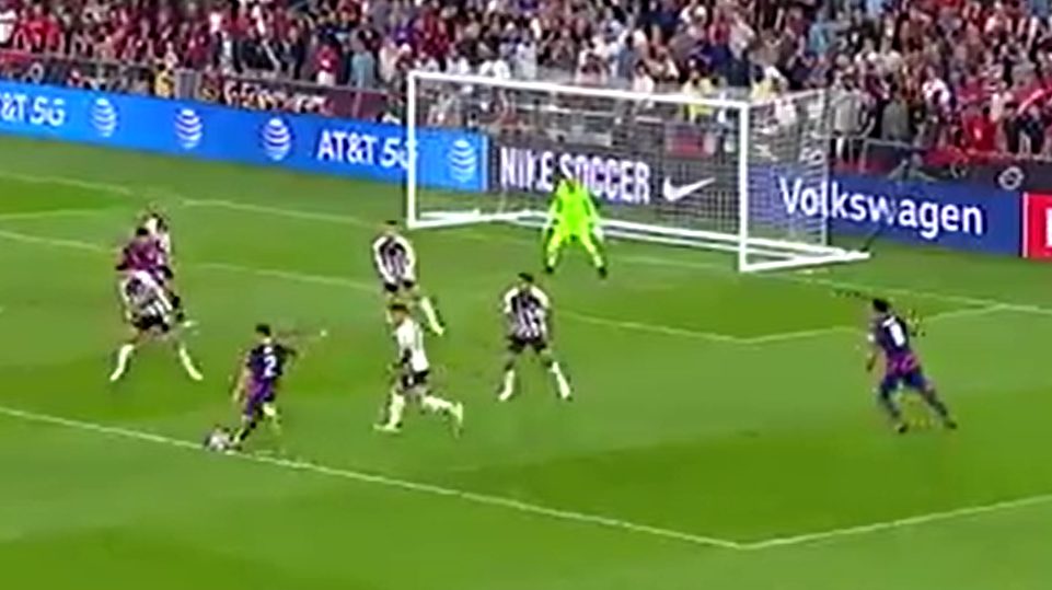 Barcelonában nem hisznek a szemüknek, akkora gólt lőtt Sergino Dest – VIDEÓ
