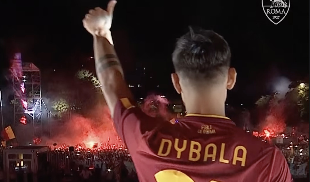 Ennyi szurkoló volt ott kedden este, amikor az AS Roma bemutatta Dybalát – VIDEÓ