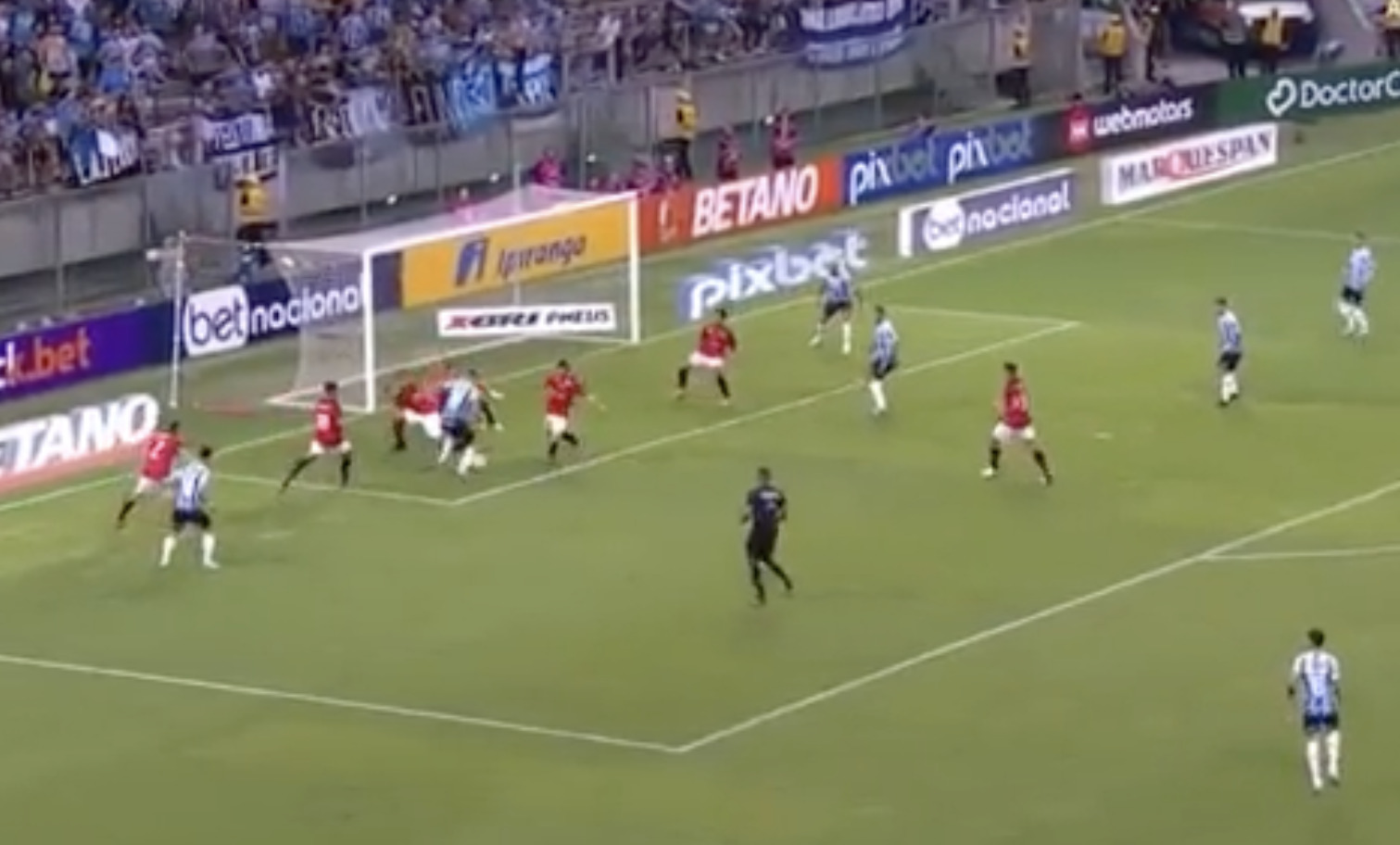Luis Suárez tanítja focizni a brazilokat, ismét zseniális gólt lőtt – VIDEÓ